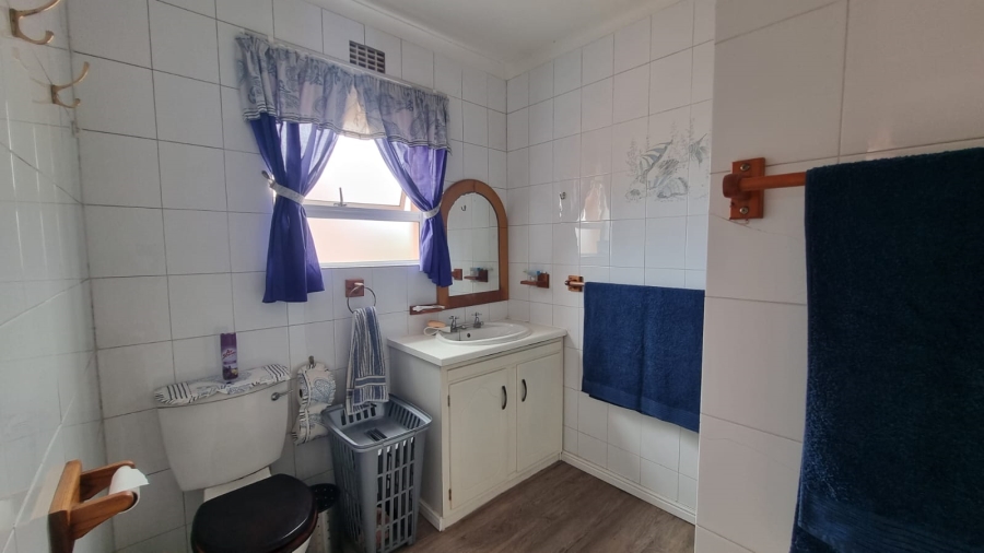 6 Bedroom Property for Sale in Bluewater Bay Western Cape